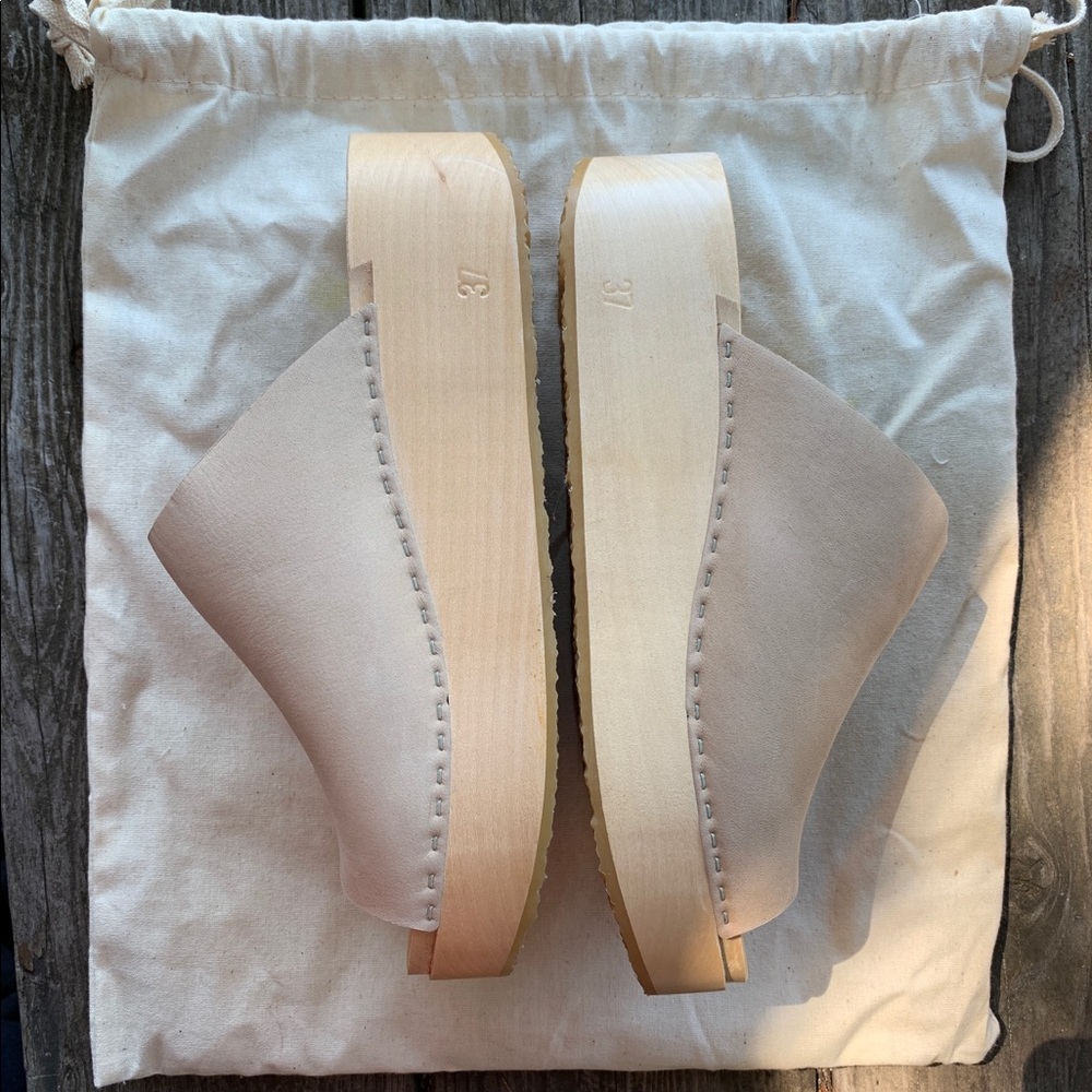 Bryr Norma Platform Clogs in Bone Size 37